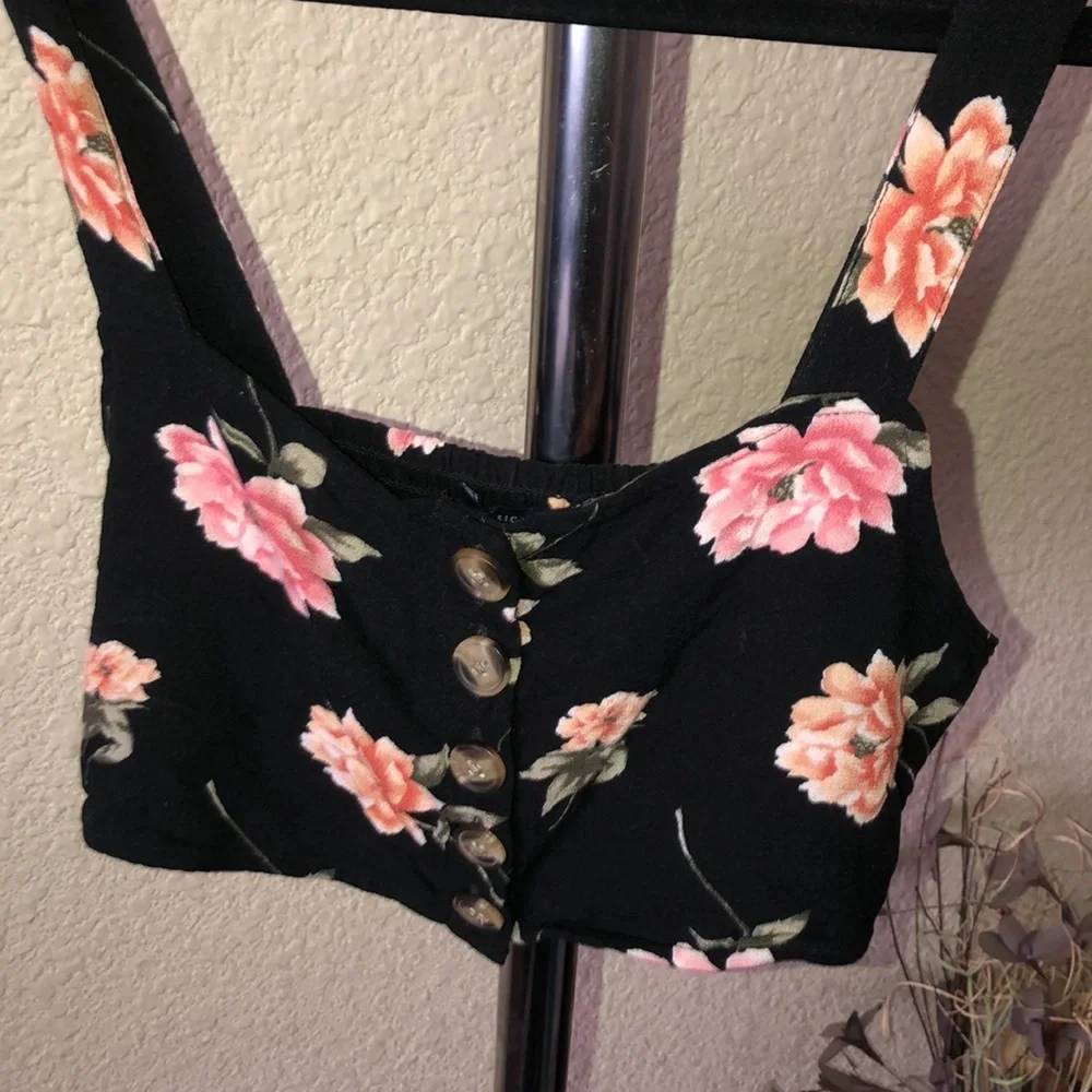 American Eagle Crop Flower Black Top - Picture 3 of 8